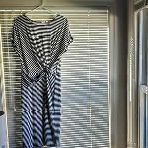 Gap knot design dress size M